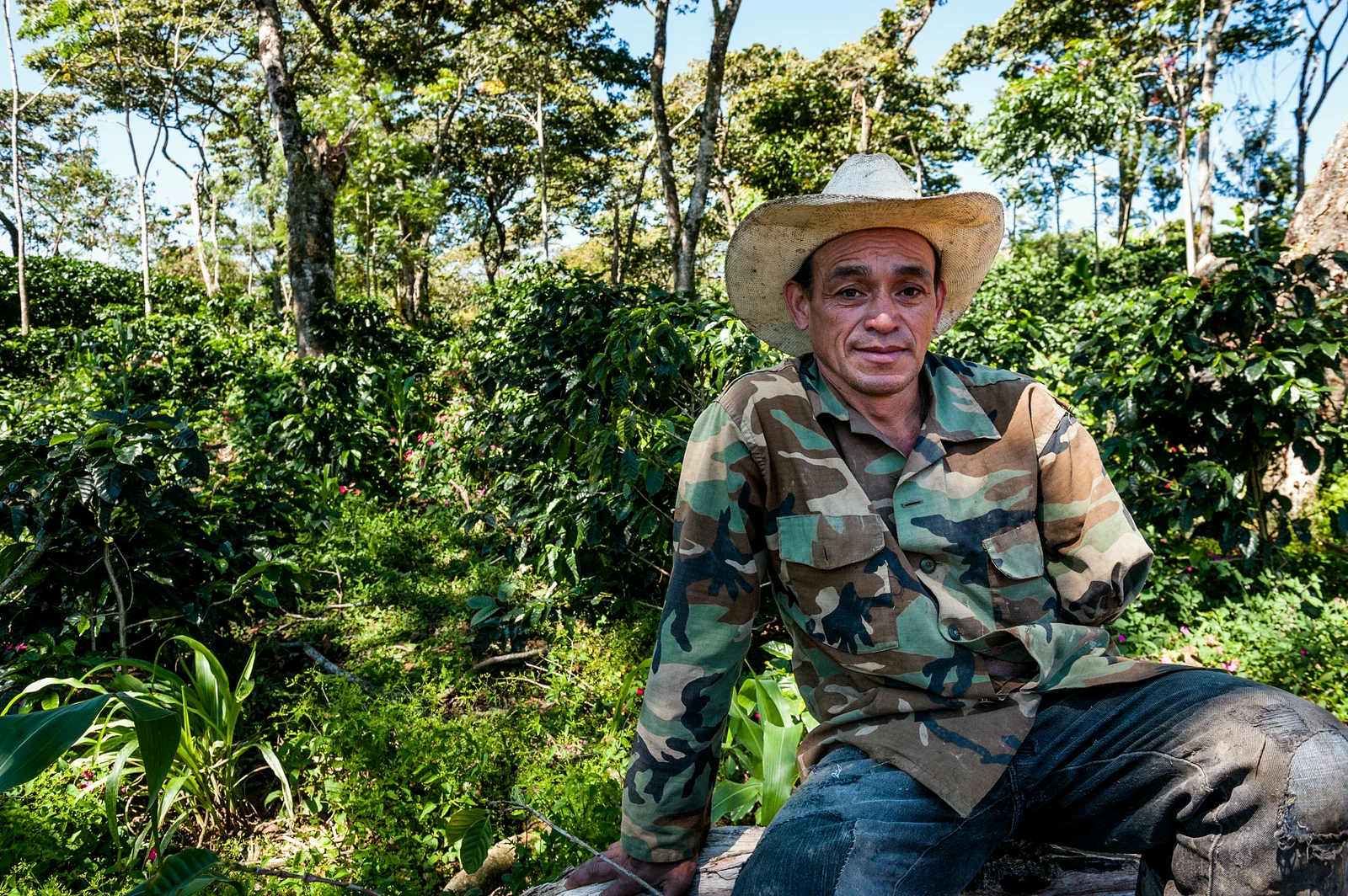 Productor retratado durante la producción audiovisual realizada en Honduras para APC Colombia y Red Adelco